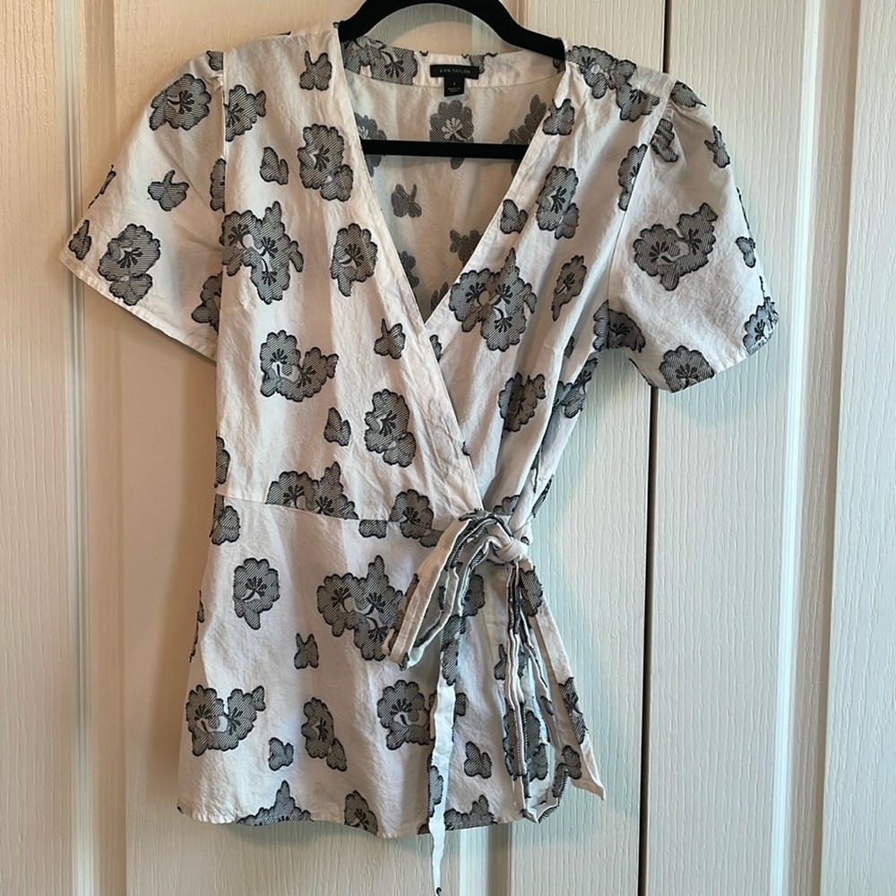 Ann Taylor Floral Blouse in Size 2
